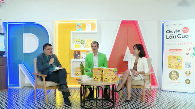 H&igrave;nh ảnh buổi talkshow ra mắt s&aacute;ch Chuyện Lẩu Cua của Chris&nbsp;Freund.