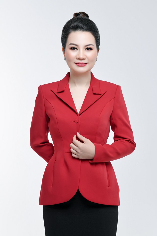 B&agrave; Phạm Thu Thủy - Chủ tịch Tập đo&agrave;n ATA HOLDINGS