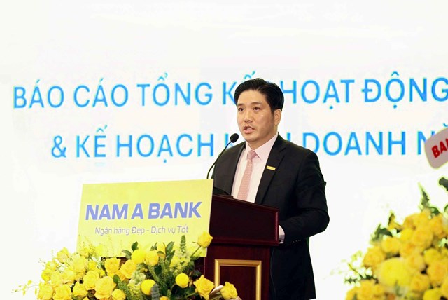 &Ocirc;ng Trần Khải Ho&agrave;n &ndash; Th&agrave;nh vi&ecirc;n HĐQT, ki&ecirc;m Quyền Tổng Gi&aacute;m đốc Nam A Bank ph&aacute;t biểu tại Đại hội.