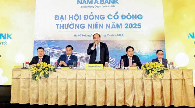 &Ocirc;ng Trần Ng&ocirc; Ph&uacute;c Vũ &ndash; Chủ tịch HĐQT Nam A Bank ph&aacute;t biểu tại Đại hội.