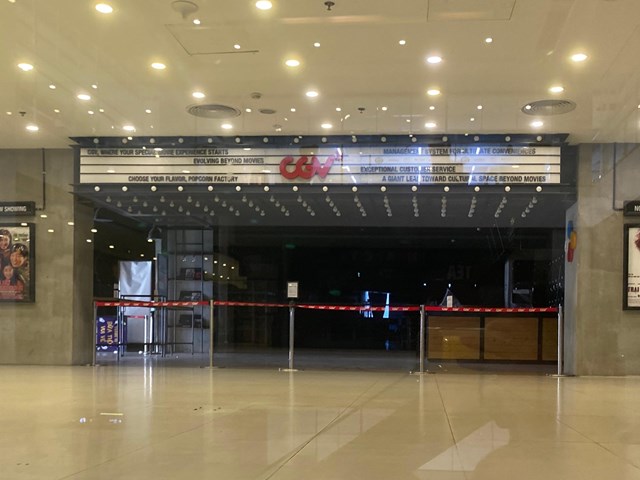 Rạp chiếu phim th&ocirc;ng b&aacute;o đ&oacute;ng cửa từ th&aacute;ng 11/2020. Sau đ&oacute;, khu vui chơi trẻ em, nh&agrave; h&agrave;ng,&hellip; c&ugrave;ng tầng cũng lần lượt rời đi. Trước đ&oacute;, đ&acirc;y l&agrave; một trong những tầng sầm uất nhất tại đ&acirc;y. &nbsp;