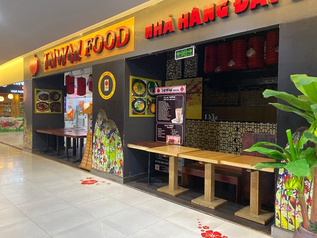 Nằm ở trung t&acirc;m quận Đống Đa (H&agrave; Nội), một trung t&acirc;m thương mại kh&aacute;c cũng chịu chung cảnh vắng vẻ. Ng&agrave;nh h&agrave;ng ẩm thực chiếm số lượng &aacute;p đảo trong số quầy h&agrave;ng đ&oacute;ng cửa. &nbsp;