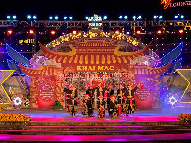 Lễ hội Đền Mẫu Thượng được tổ chức long trọng h&agrave;ng năm, l&agrave; một trong những sự kiện h&uacute;t kh&aacute;ch bậc nhất của Sa Pa