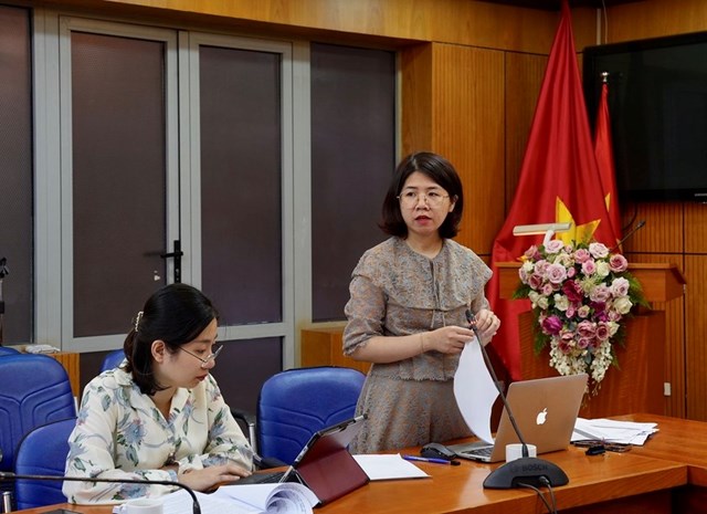 B&agrave; Trần Thu Giang, Cục Kiểm tra VBQPPL tr&igrave;nh b&agrave;y dự thảo B&aacute;o c&aacute;o.