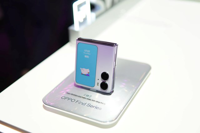 Cận cảnh trên tay điện thoại màn hình gập với giá 19,9 triệu đồng nhưng...lại là của OPPO - Ảnh 1