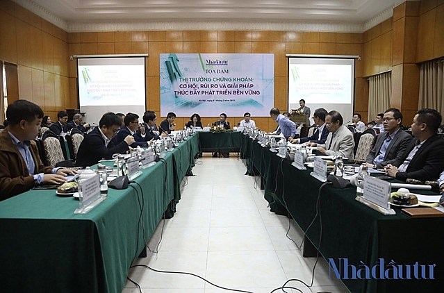 Tọa đ&agrave;m &ldquo;thị trường chứng kho&aacute;n: Cơ hội, rủi ro v&agrave; giải ph&aacute;p th&uacute;c đẩy ph&aacute;t triển bền vững&rdquo;. Ảnh:&nbsp;Nh&agrave; Đầu Tư.