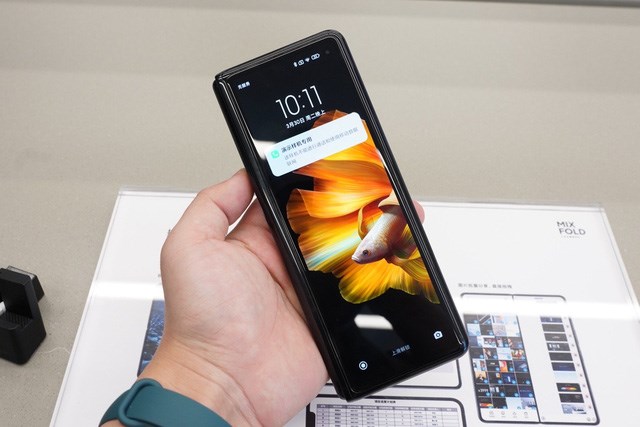 Tung điện thoại m&#224;n h&#236;nh gập gi&#225; tối đa 2.000 USD, Xiaomi quyết đấu Samsung, Huawei - Ảnh 3