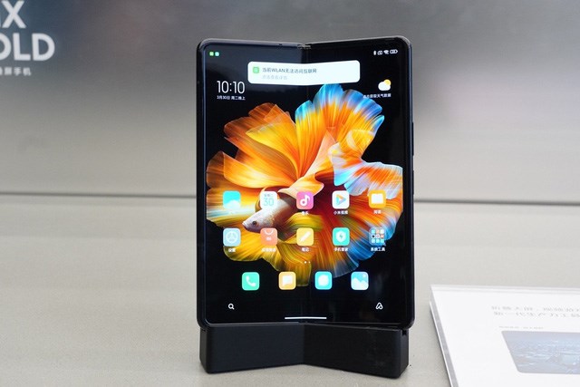 Tung điện thoại m&#224;n h&#236;nh gập gi&#225; tối đa 2.000 USD, Xiaomi quyết đấu Samsung, Huawei - Ảnh 1