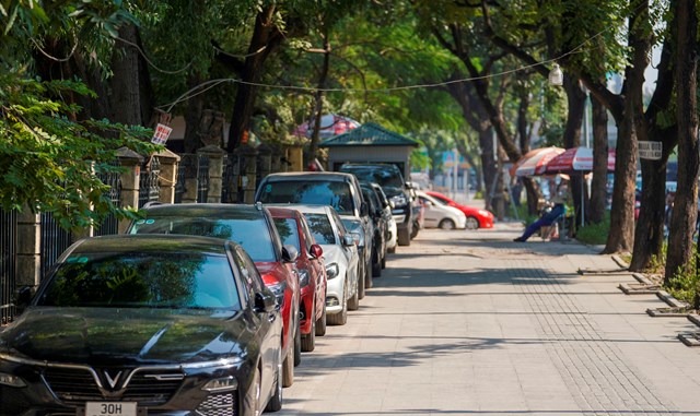 Sẽ quy định cụ thể về quản l&#253; &#244; t&#244; dừng, đỗ tr&#234;n vỉa h&#232;, l&#242;ng đường - Ảnh 2