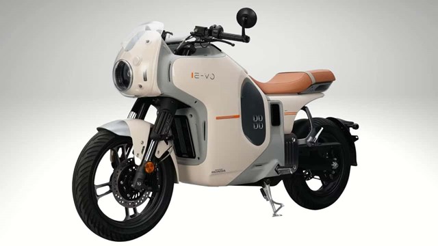 Quyết t&#226;m kh&#244;ng để bị tụt lại ph&#237;a sau, Honda ph&#225;t triển mẫu xe điện c&#243; thể thay pin tại trạm sạc dễ d&#224;ng như đi đổ xăng - Ảnh 1