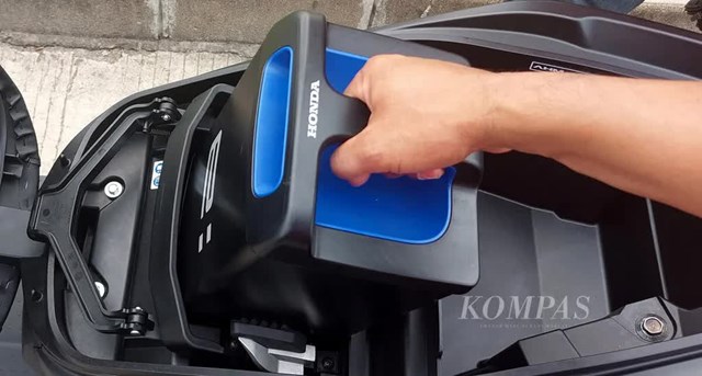 Quyết t&#226;m kh&#244;ng để bị tụt lại ph&#237;a sau, Honda ph&#225;t triển mẫu xe điện c&#243; thể thay pin tại trạm sạc dễ d&#224;ng như đi đổ xăng - Ảnh 6