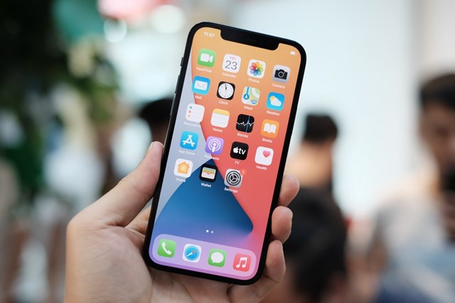 Một hệ thống b&aacute;n lẻ đang giảm gi&aacute; iPhone 12 mini c&ograve;n 16 triệu đồng
