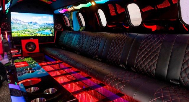 Limo lai m&#225;y bay đầu ti&#234;n thế giới: Gi&#225; kh&#244;ng dưới 115 tỷ, h&#225;t karaoke tr&#234;n trời, tặng k&#232;m xe b&#225;n tải - Ảnh 5