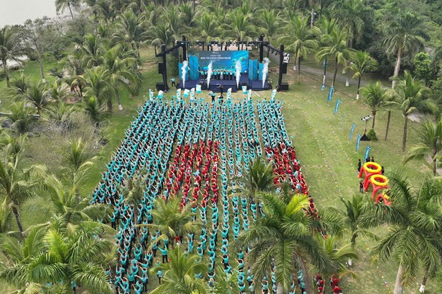 Ng&#224;y hưởng ứng b&#225;c t&#224;i xanh c&#244;ng nghệ - T&#244;n vinh t&#224;i xế xe xanh - Ảnh 2