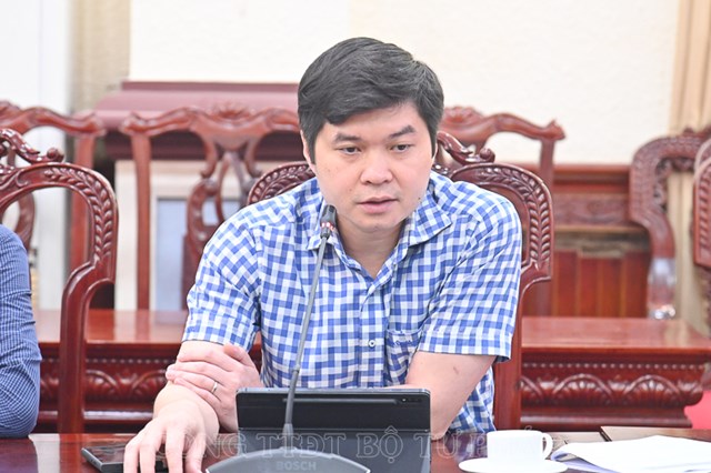 Đồng ch&iacute; Phạm Quang Hiếu,&nbsp;Quyền Cục trưởng Cục CNTT ph&aacute;t biểu tại buổi l&agrave;m việc. &nbsp;