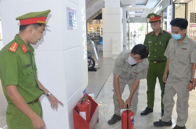 Thủ tướng ban h&#224;nh C&#244;ng điện th&#225;o gỡ kh&#243; khăn, vướng mắc trong ph&#242;ng ch&#225;y, chữa ch&#225;y - Ảnh 1