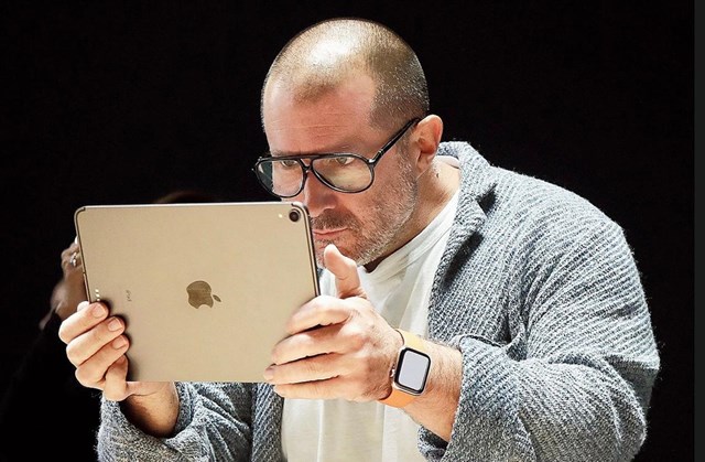 Ph&ugrave; thủy thiết kế Jonathan Ive - Ảnh: Apple.