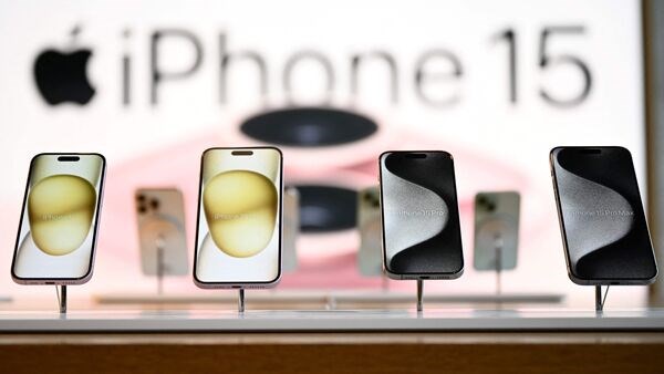 Tr&#225;nh n&#233; thuế quan, Apple ồ ạt nhập khẩu iPhone từ Ấn Độ - Ảnh 1