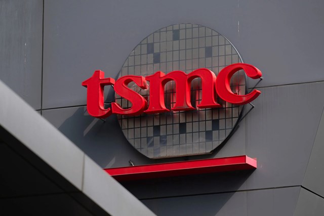 &#212;ng Trump dọa &#225;p thuế 100% với TSMC nếu kh&#244;ng x&#226;y nh&#224; m&#225;y tại Mỹ - Ảnh 1