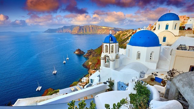 N&eacute;t kiến tr&uacute;c độc đ&aacute;o của 2 gam m&agrave;u trắng - xanh tại&nbsp;Santorini