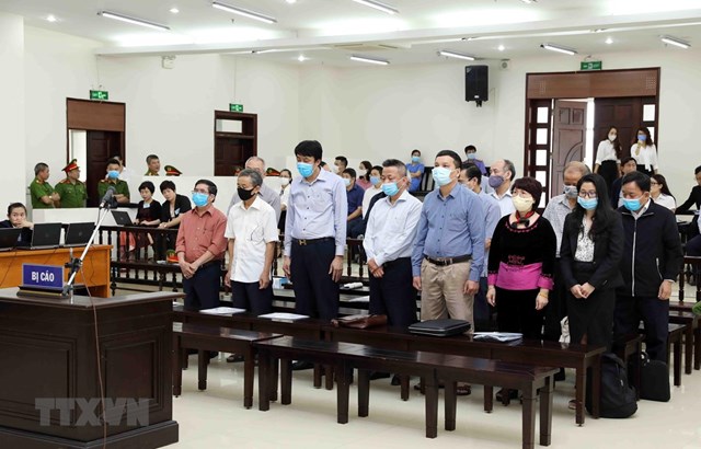 C&aacute;c bị c&aacute;o tại phi&ecirc;n t&ograve;a. (Ảnh: Phạm Ki&ecirc;n/TTXVN)