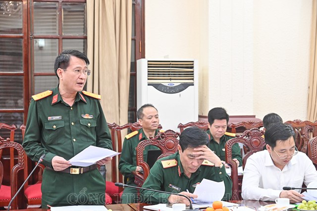 Đồng ch&iacute; Đại t&aacute; Phạm Hải Ch&acirc;u, Ph&oacute; Cục trưởng Cục Cứu hộ - cứu nạn, Bộ Quốc Ph&ograve;ng tr&igrave;nh b&agrave;y t&oacute;m tắt nội dung Tờ tr&igrave;nh. &nbsp;