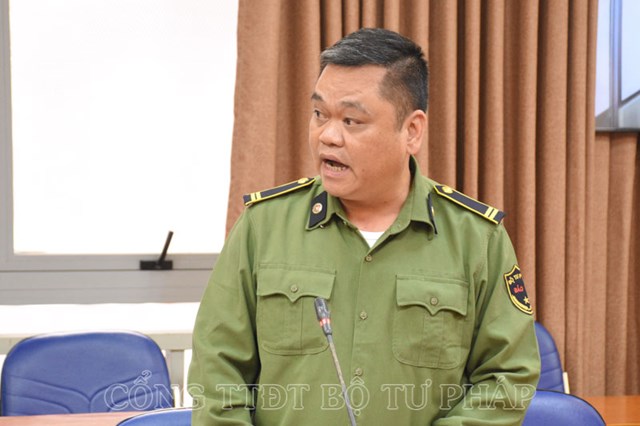 Đại diện c&aacute;c ph&ograve;ng, ban&nbsp;thuộc Văn ph&ograve;ng Bộ ph&aacute;t biểu tại buổi l&agrave;m việc.&nbsp;&nbsp; &nbsp;