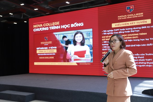 Thạc sĩ Nguy&ecirc;̃n Thị Ngọc Quy&ecirc;n - Hiệu trưởng Trường Cao đẳng Nova giới thiệu về chương tr&igrave;nh đ&agrave;o tạo v&agrave; chương tr&igrave;nh học bổng năm học 2021- 2022.