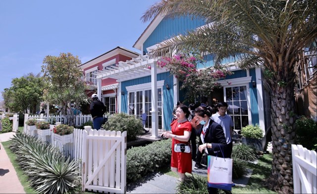 Bi&ecirc;̣t thự bi&ecirc;̉n là m&ocirc;̣t trong những sản ph&acirc;̉m second home n&ocirc;̉i b&acirc;̣t được nhi&ecirc;̀u nhà đ&acirc;̀u tư ưa chu&ocirc;̣ng. Ảnh: Bi&ecirc;̣t thự m&acirc;̃u Florida tại dự án NovaWorld Phan Thiet