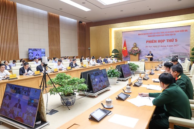 Thủ tướng y&ecirc;u cầu c&aacute;c tỉnh, th&agrave;nh phố khu vực Đồng bằng s&ocirc;ng Cửu Long sớm tổng hợp khả năng cung cấp vật liệu c&aacute;t đắp l&agrave;m cơ sở để Bộ T&agrave;i nguy&ecirc;n v&agrave; M&ocirc;i trường ph&acirc;n bổ cho c&aacute;c dự &aacute;n - Ảnh: VGP/Nhật Bắc &nbsp;