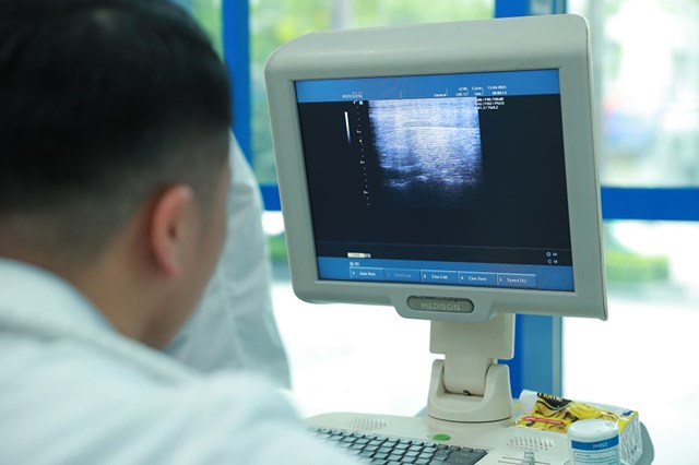 Kh&aacute;ch h&agrave;ng được l&agrave;m c&aacute;c x&eacute;t nghiệm, thăm kh&aacute;m v&agrave; tư vấn về t&igrave;nh trạng sức khỏe của bản th&acirc;n