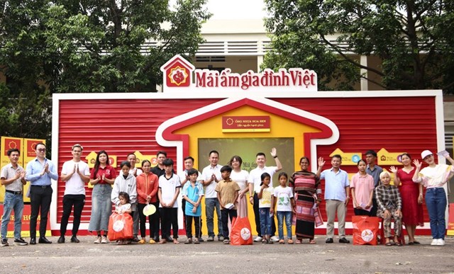 Chương tr&igrave;nh "M&aacute;i ấm gia đ&igrave;nh Việt" đ&atilde; hỗ trợ rất nhiều ho&agrave;n cảnh kh&oacute; khăn trong những năm qua.