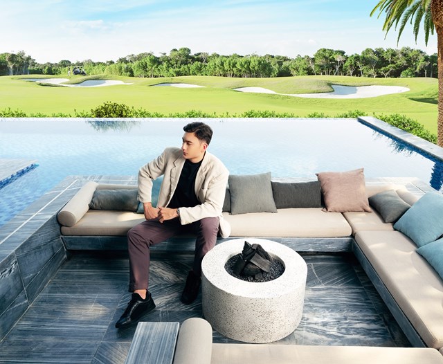 Bi&ecirc;̣t thự golf là second home lý tưởng đ&ecirc;̉ Văn L&acirc;m và gia đình t&acirc;̣n hưởng bi&ecirc;̉n xanh, cát trắng, nắng vàng quanh năm của Phan Thi&ecirc;́t. Ảnh nhà m&acirc;̃u PGA Golf Villas - NovaWorld Phan Thiet.