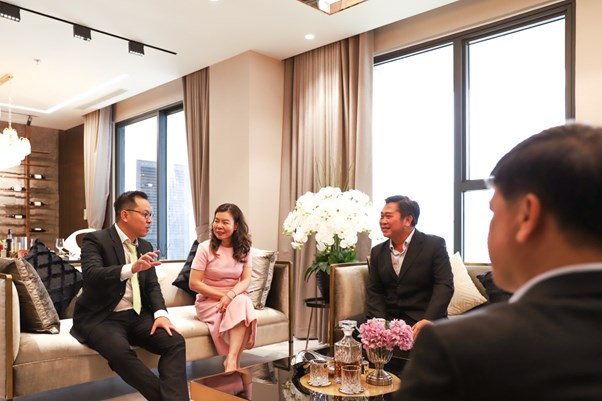 &nbsp;Đại diện Chủ đầu tư c&ugrave;ng đối t&aacute;c TPBank v&agrave; Ricons tham quan dự &aacute;n v&agrave; căn hộ mẫu thực tế sau lễ k&yacute; kết&nbsp;&nbsp;&nbsp;