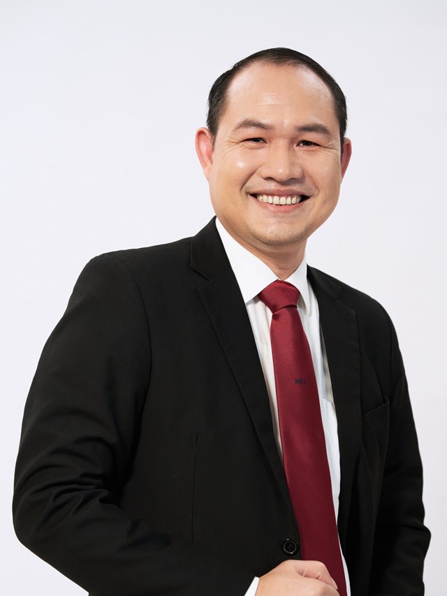 TS. Đỗ Văn Hu&acirc;n - Giảng vi&ecirc;n Đại học Kinh tế Quốc d&acirc;n, chuy&ecirc;n gia trong lĩnh vực thống k&ecirc; v&agrave; kinh tế ứng dụng.