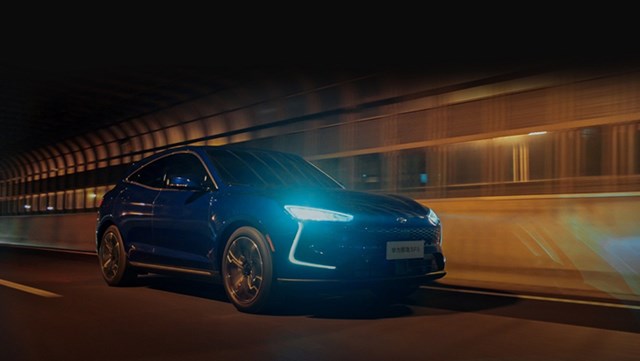 Sau Tesla, Google, Mercedes, tới lượt xe hybrid đầu ti&#234;n của Huawei tr&#236;nh l&#224;ng với 543 m&#227; lực, gi&#225; từ 33.356 USD - Ảnh 2