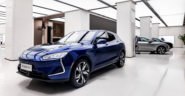 Sau Tesla, Google, Mercedes, tới lượt xe hybrid đầu ti&#234;n của Huawei tr&#236;nh l&#224;ng với 543 m&#227; lực, gi&#225; từ 33.356 USD - Ảnh 1