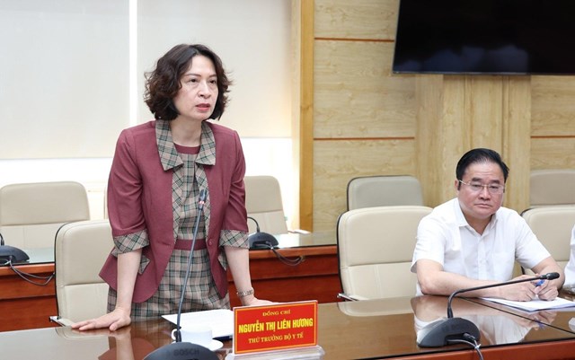 Thay mặt l&atilde;nh đạo Bộ Y tế, Thứ trưởng Nguyễn Thị Li&ecirc;n Hương ghi nhận v&agrave; tr&acirc;n trọng cảm ơn sự hỗ trợ kịp thời, thiết thực từ FPT Long Ch&acirc;u v&agrave; mong muốn C&ocirc;ng ty sẽ tiếp tục đồng h&agrave;nh c&ugrave;ng Bộ Y tế trong triển khai c&ocirc;ng t&aacute;c ti&ecirc;m chủng tại Việt Nam. &nbsp;