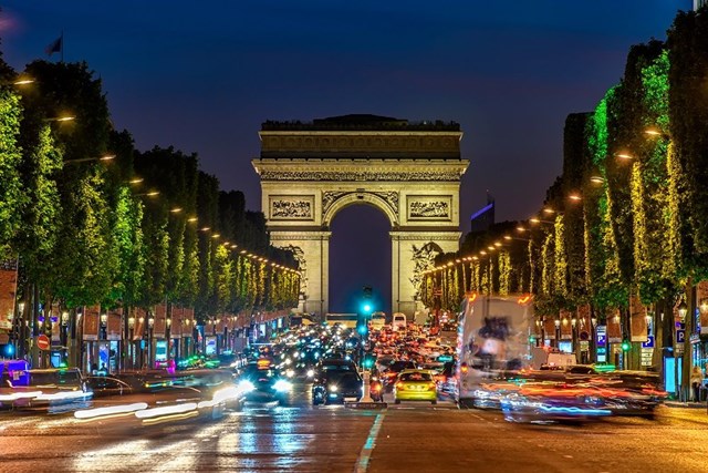 Đại lộ Champs-&Eacute;lys&eacute;es lung linh về đ&ecirc;m