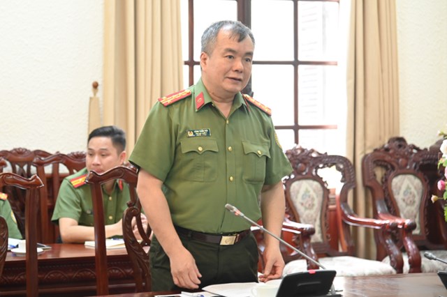 Đại diện Bộ C&ocirc;ng an ph&aacute;t biểu tại phi&ecirc;n họp