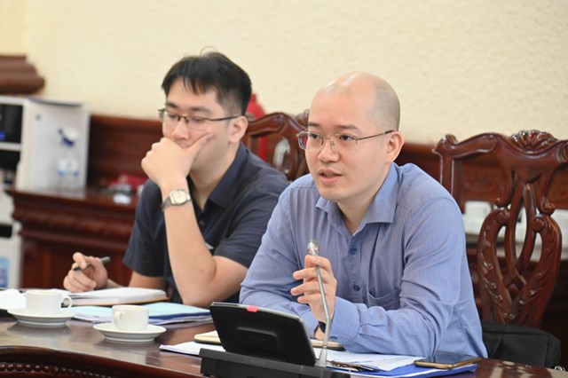 Đại diện Bộ Ngoại giao đ&aacute;nh gi&aacute; quy định về đối tượng, tr&igrave;nh tự cấp hộ chiếu theo thủ tục r&uacute;t gọn trong dự thảo hiện nay vẫn chưa đ&aacute;p ứng được y&ecirc;u cầu bảo hộ c&ocirc;ng d&acirc;n Việt Nam ở nước ngo&agrave;i