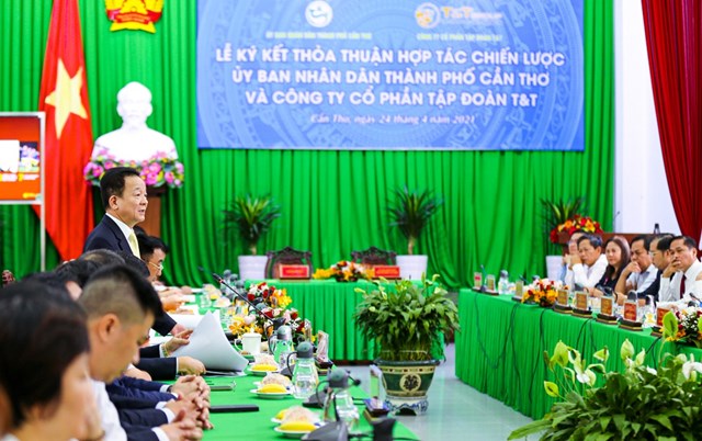 &Ocirc;ng Đỗ Quang Hiển, Chủ tịch Tập đo&agrave;n T&amp;T Group ph&aacute;t biểu tại buổi l&agrave;m việc với l&atilde;nh đạo TP Cần Thơ ng&agrave;y 24/4.