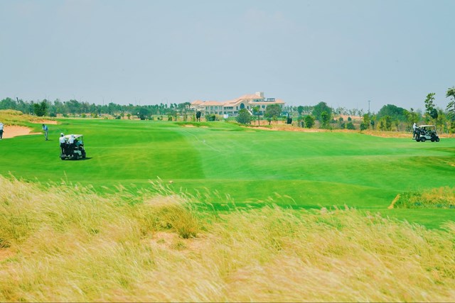 NovaWorld Phan Thiet vừa khai trương s&acirc;n Golf PGA Ocean &ndash; m&ocirc;̣t trong hai s&acirc;n thu&ocirc;̣c cụm s&acirc;n Golf PGA 36 h&ocirc;́ đ&ocirc;̣c quy&ecirc;̀n tại Vi&ecirc;̣t Nam. Ảnh: Novaland.