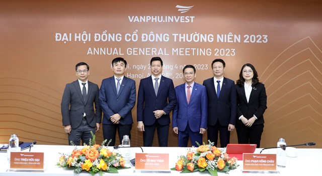 C&aacute;c th&agrave;nh vi&ecirc;n HĐQT Văn Ph&uacute; - Invest &nbsp;