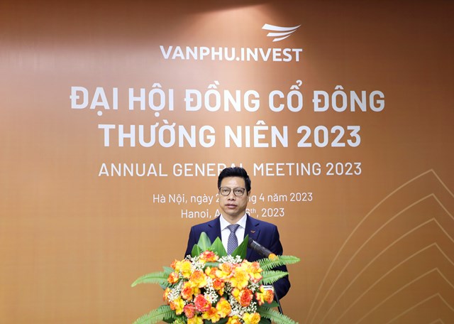 Chủ tịch HĐQT T&ocirc; Như To&agrave;n ph&aacute;t biểu tại cuộc họp ĐHCĐ &nbsp;