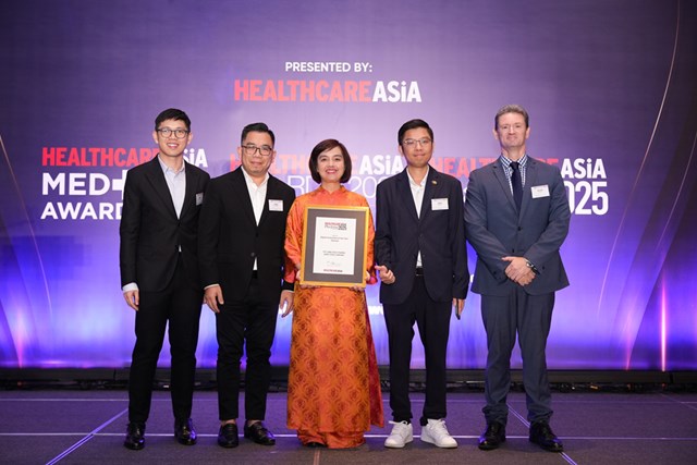 FPT Long Ch&acirc;u l&agrave; chuỗi nh&agrave; thuốc v&agrave; ti&ecirc;m chủng đầu ti&ecirc;n tại Việt Nam thắng giải &ldquo;Đổi mới s&aacute;ng tạo của năm&rdquo; tại Healthcare Asia Pharma Awards 2025.