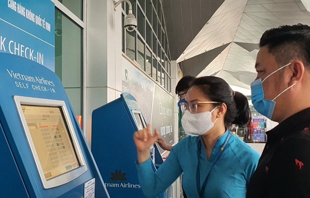Lần đầu triển khai dịch vụ l&#224;m thủ tục trực tuyến tại s&#226;n bay Chu Lai  - Ảnh 1