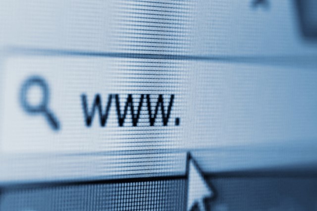 Trước khi Web được cung cấp miễn ph&iacute;, việc truy cập n&oacute; thường phức tạp v&agrave; đ&ograve;i hỏi c&aacute;c c&ocirc;ng cụ chuy&ecirc;n biệt.