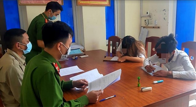 Kh&#244;ng đeo khẩu trang nơi c&#244;ng cộng, 3 người ở Y&#234;n B&#225;i mất gần chỉ v&#224;ng tiền phạt - Ảnh 1