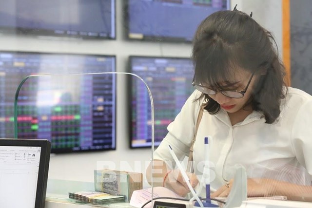 Bộ T&#224;i ch&#237;nh n&#243;i g&#236; về việc c&#244;ng ty chứng kho&#225;n &quot;biến tướng&quot; huy động vốn? - Ảnh 1